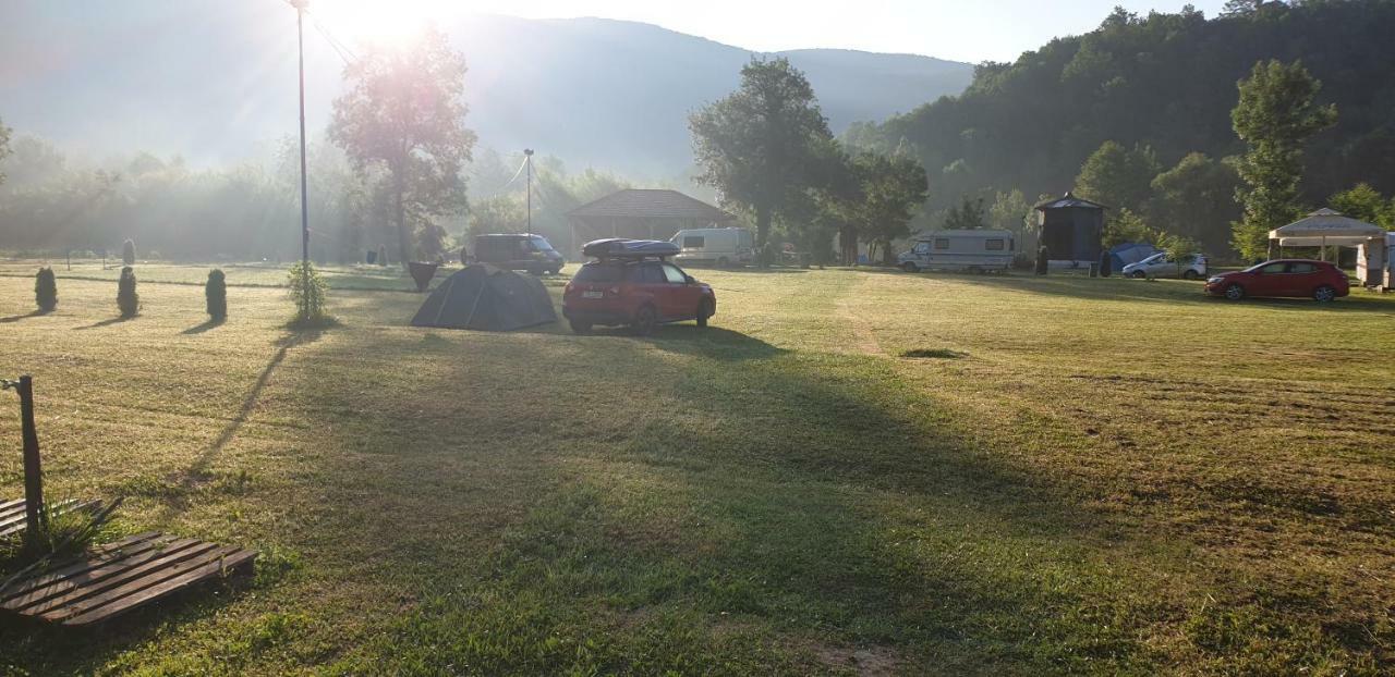 Auto Kamp Lav 호텔 쿨렌 바쿠프 외부 사진